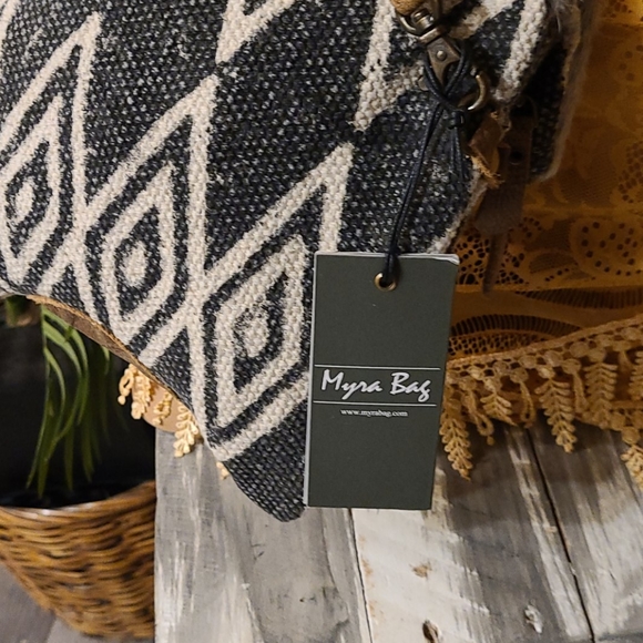 NWT NEW MYRA CROSSBODY BAG FUR LEATHER - Picture 11 of 16